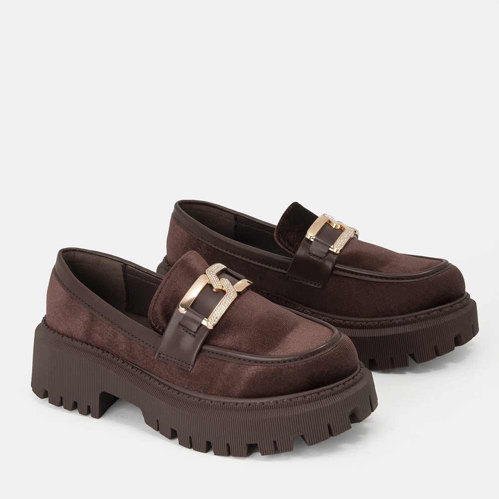 Loafers βελούδο με μεταλλική λεπτομέρεια