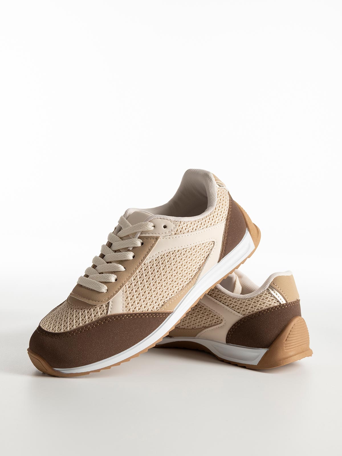 Basic sneakers με συνδυασμό υλικών