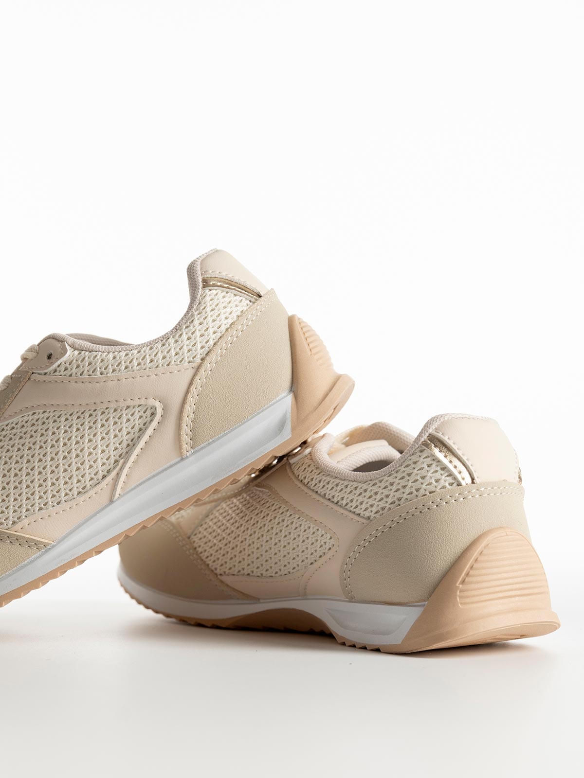 Basic sneakers με συνδυασμό υλικών