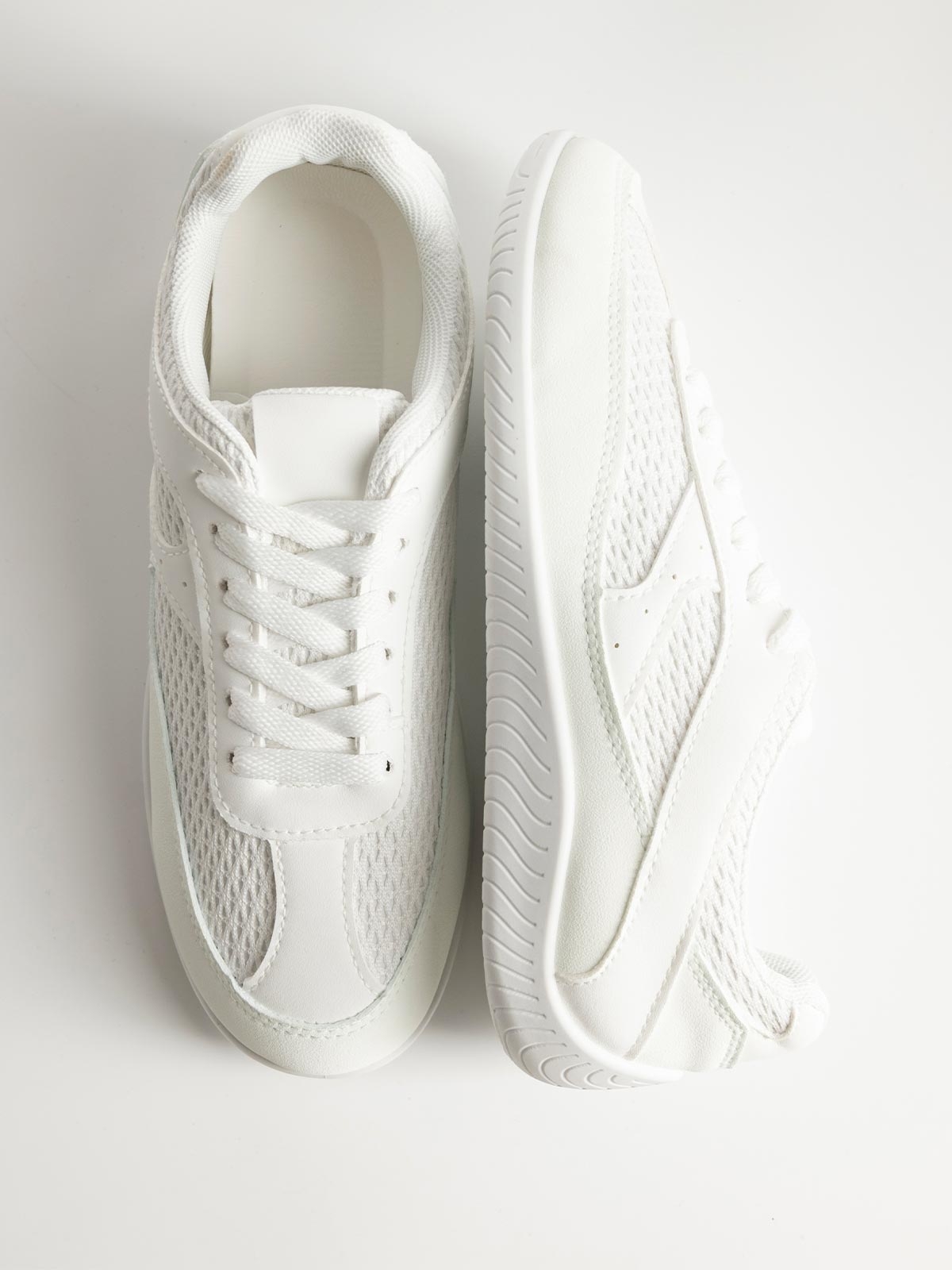Basic sneakers