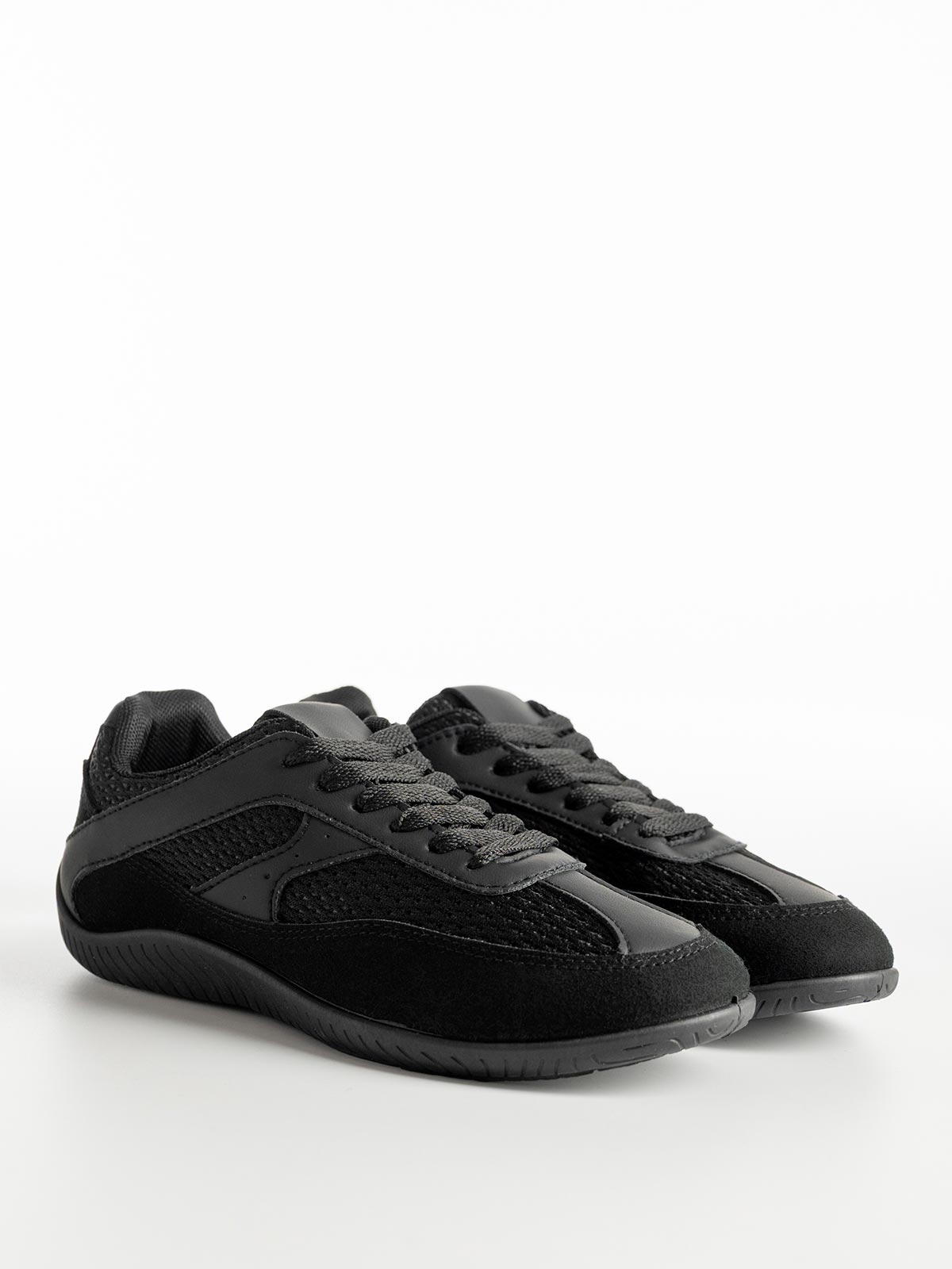 Basic sneakers