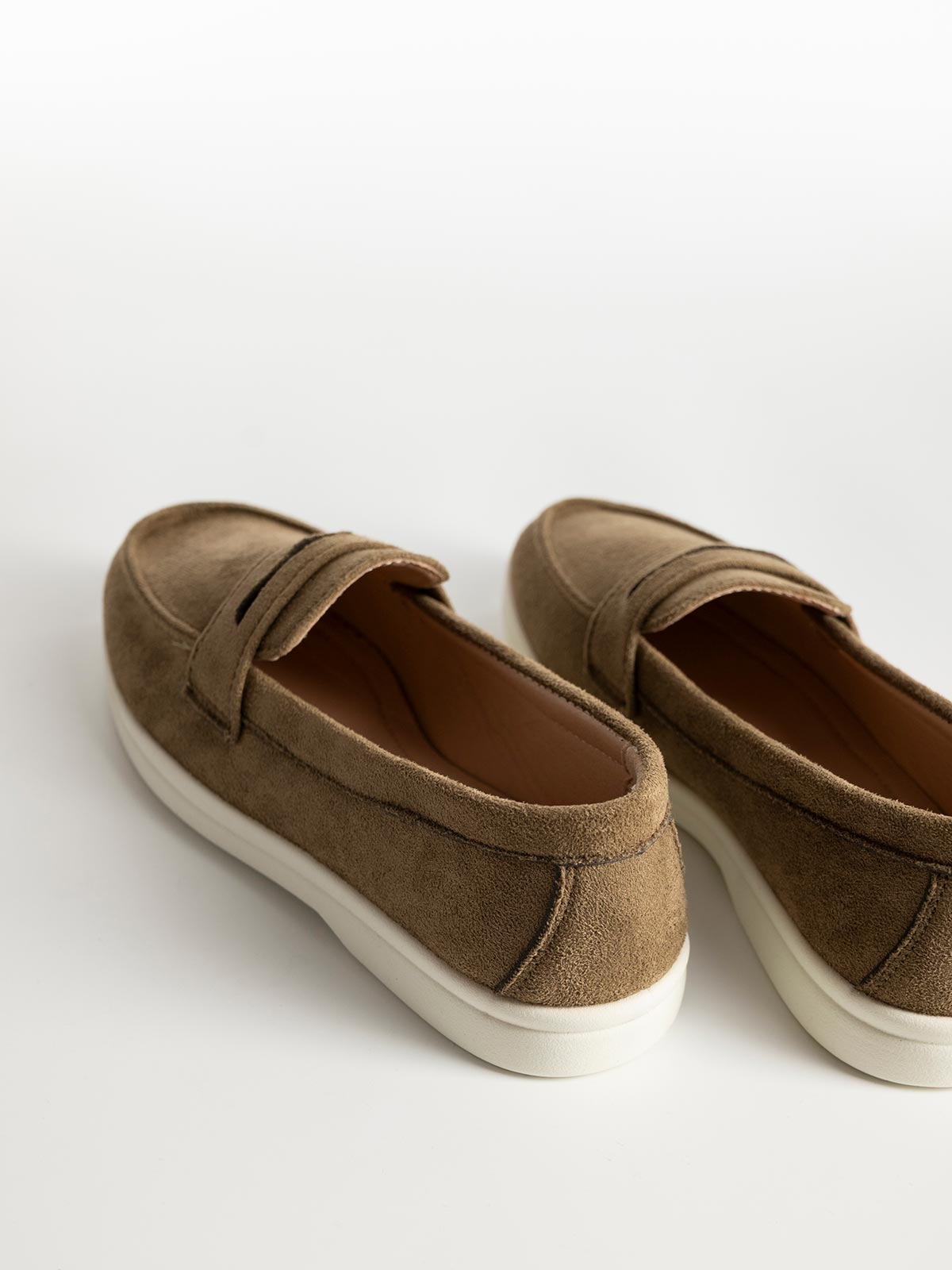 Loafers σουέτ με φάσα