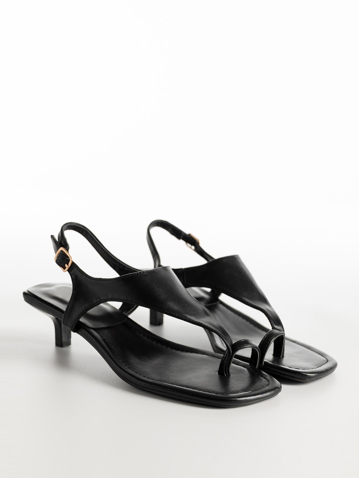 Πέδιλα με kitten heel & δίχαλο με toe-ring