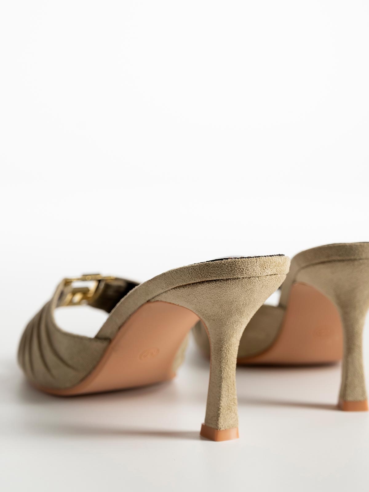 Suede mules με λεπτό τακούνι