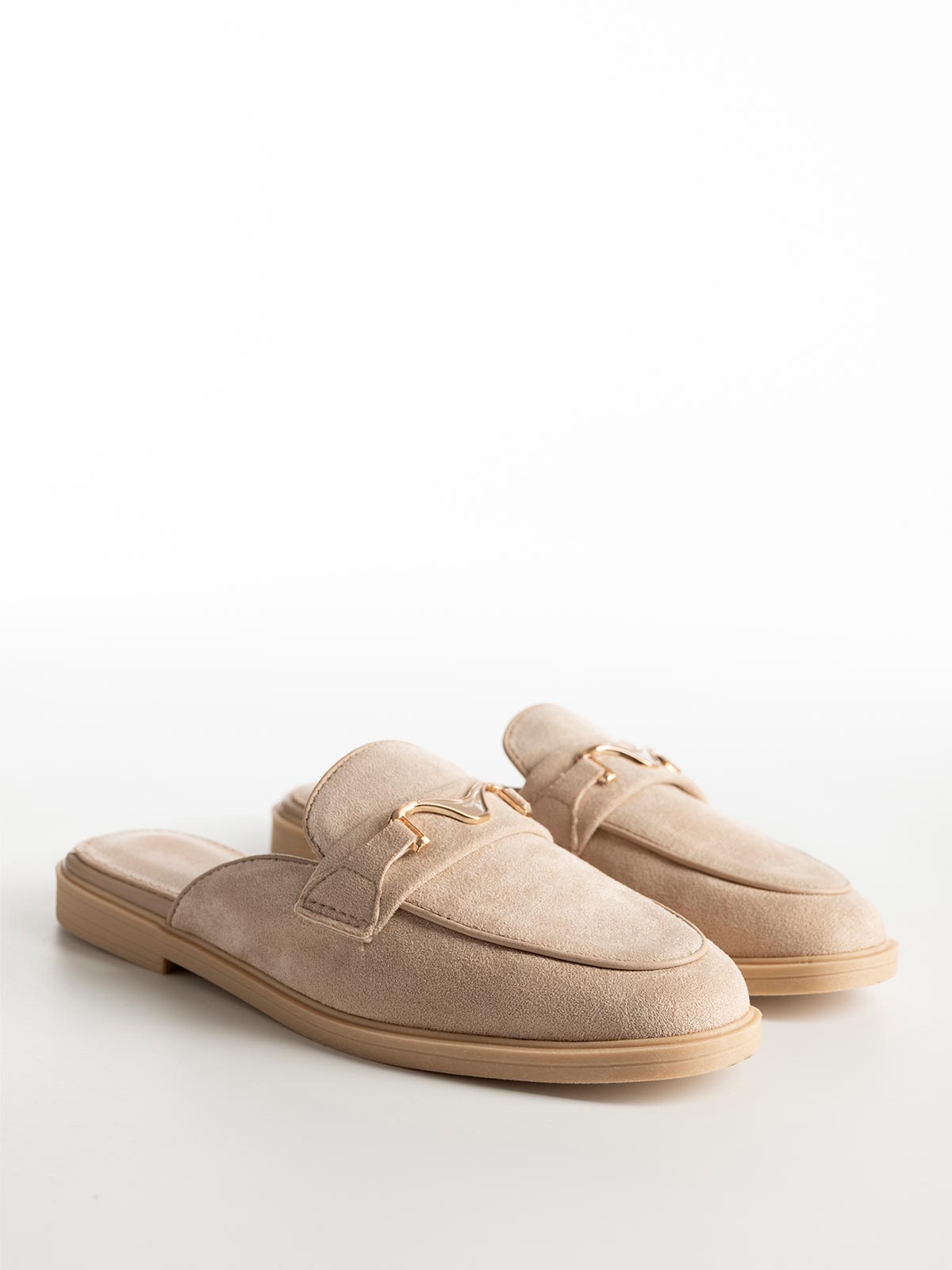 Suede mules με αγκράφα