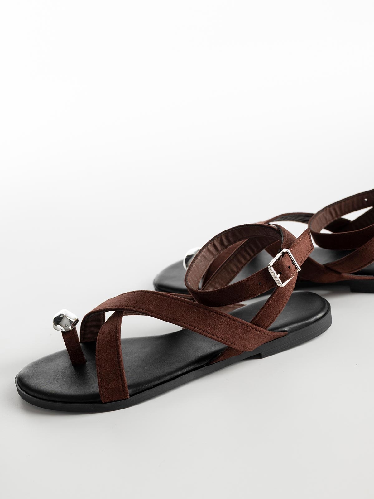 Σανδάλια suede με toe ring