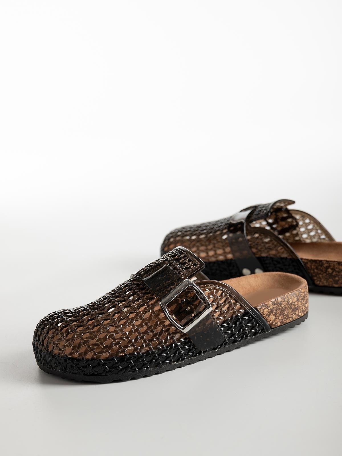 Clogs με πλεκτό σχέδιο