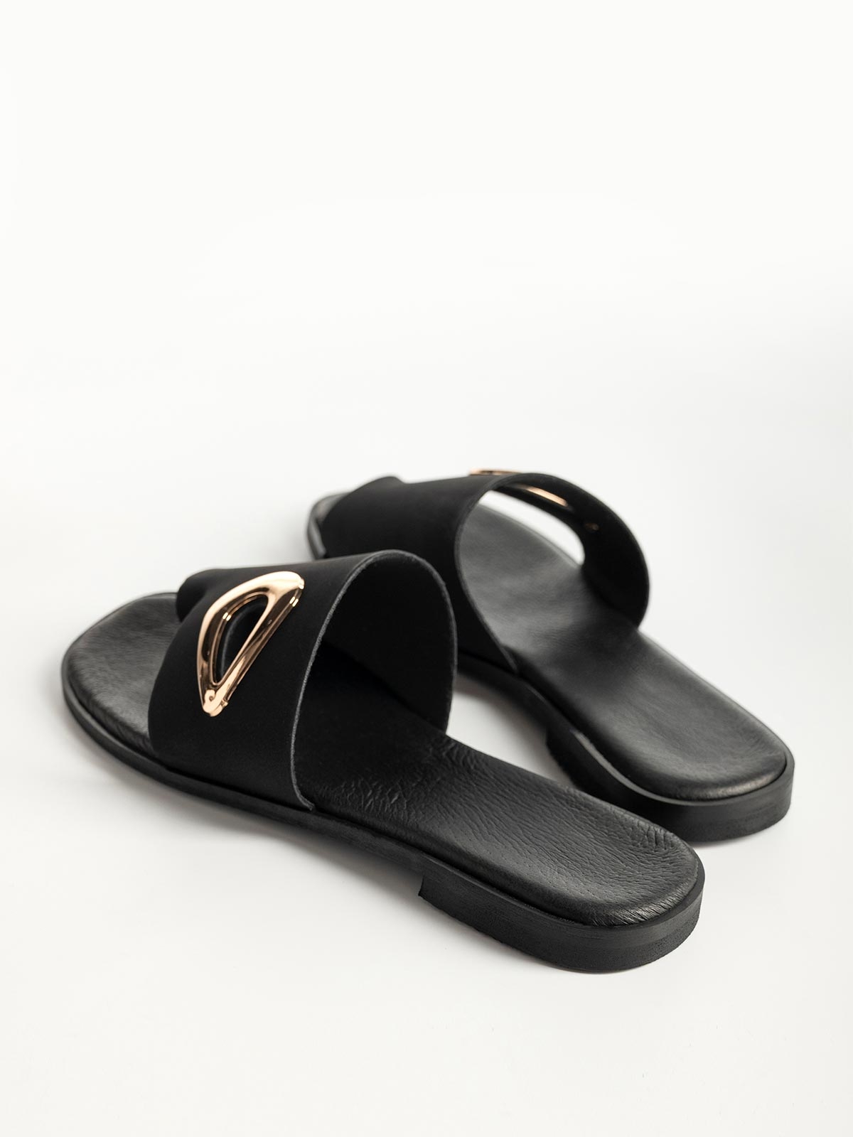 Flat σανδάλια με φάσα & toe ring