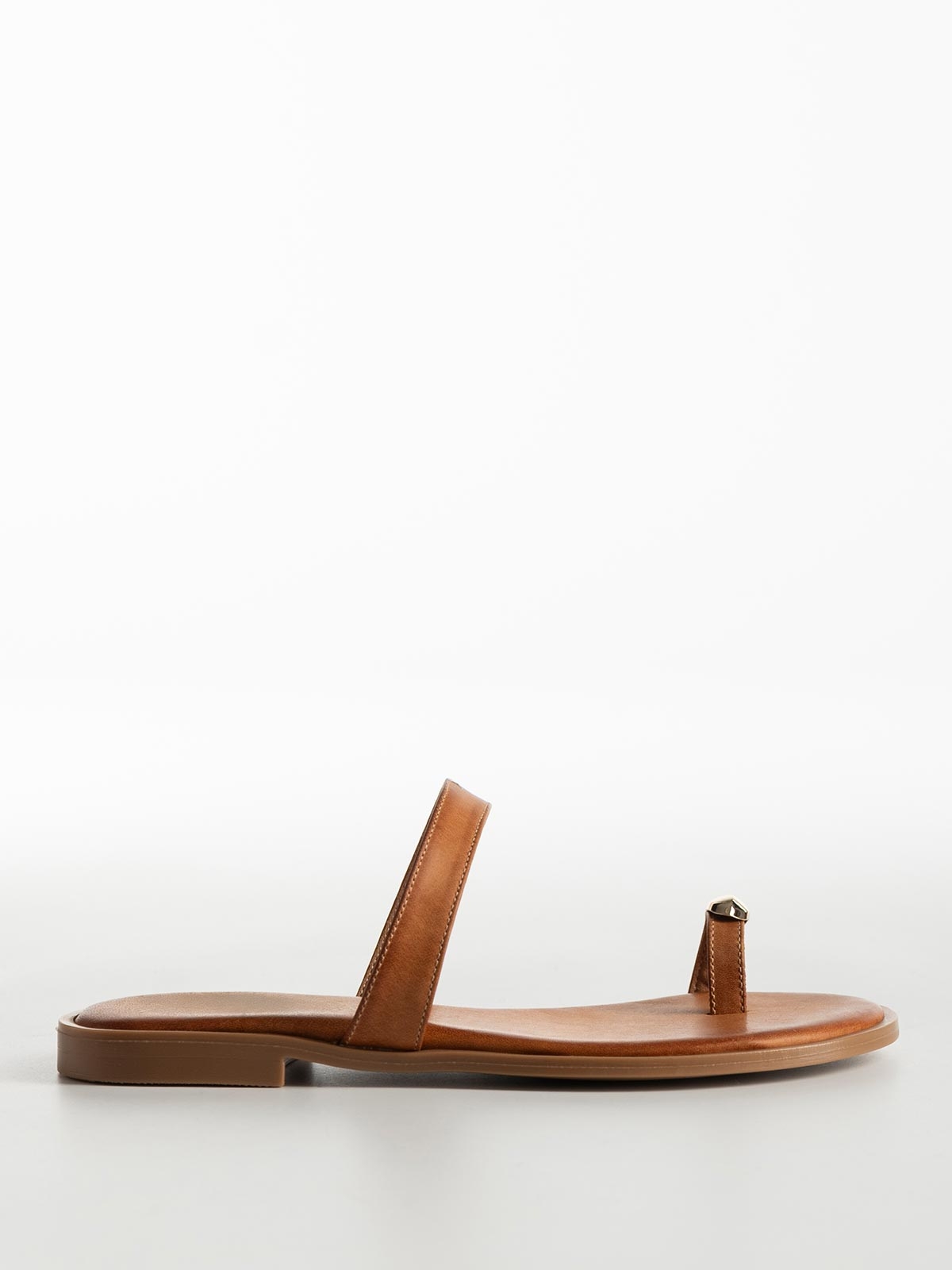 Σανδάλια με δερμάτινο πάτο & toe ring