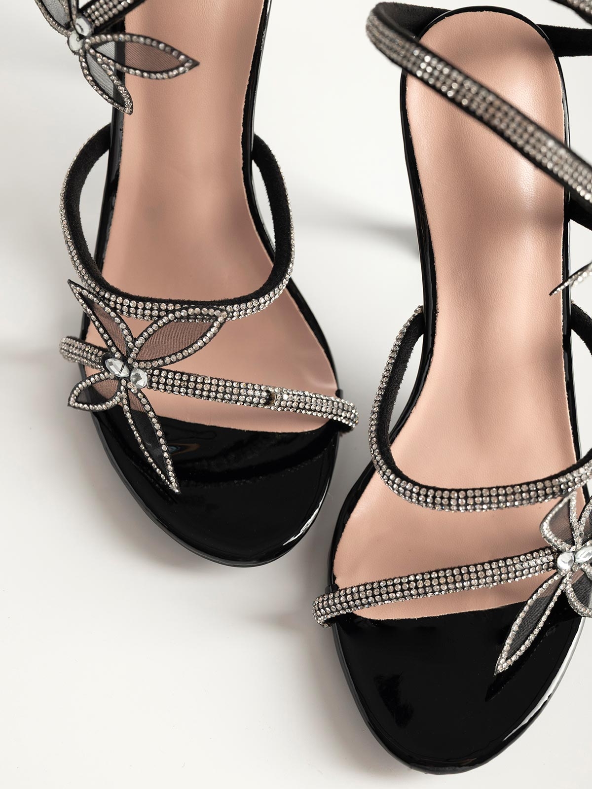 Πέδιλα με strass & λεπτό τακούνι