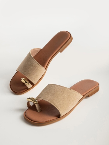 Flat σανδάλια suede με φάσα & toe ring