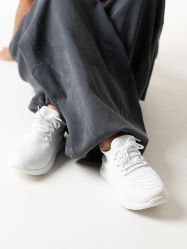 Sneakers τύπου κάλτσα με κορδόνια
