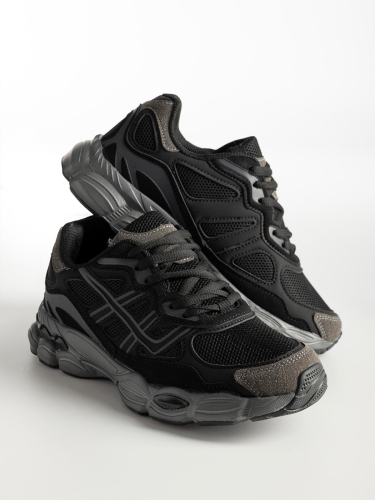 Chunky sneakers με συνδυασμό υλικών & τρακτερωτή σόλα