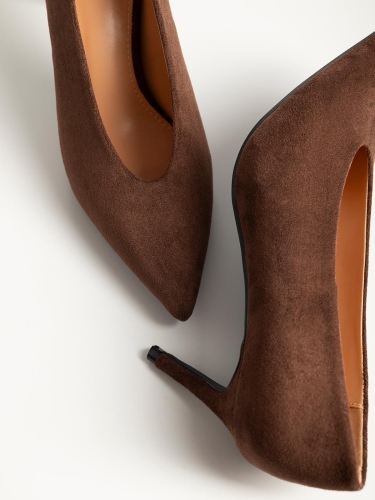 Γόβες suede με μυτερή μύτη & λεπτό τακούνι