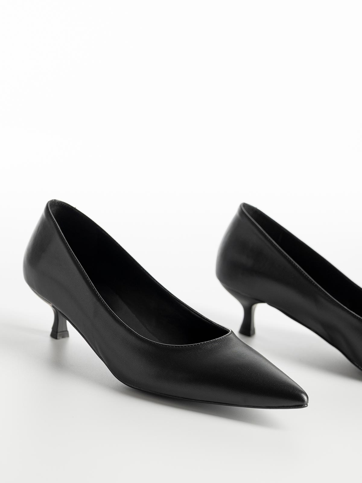 Γόβες BOZIKIS μυτερές με kitten heel