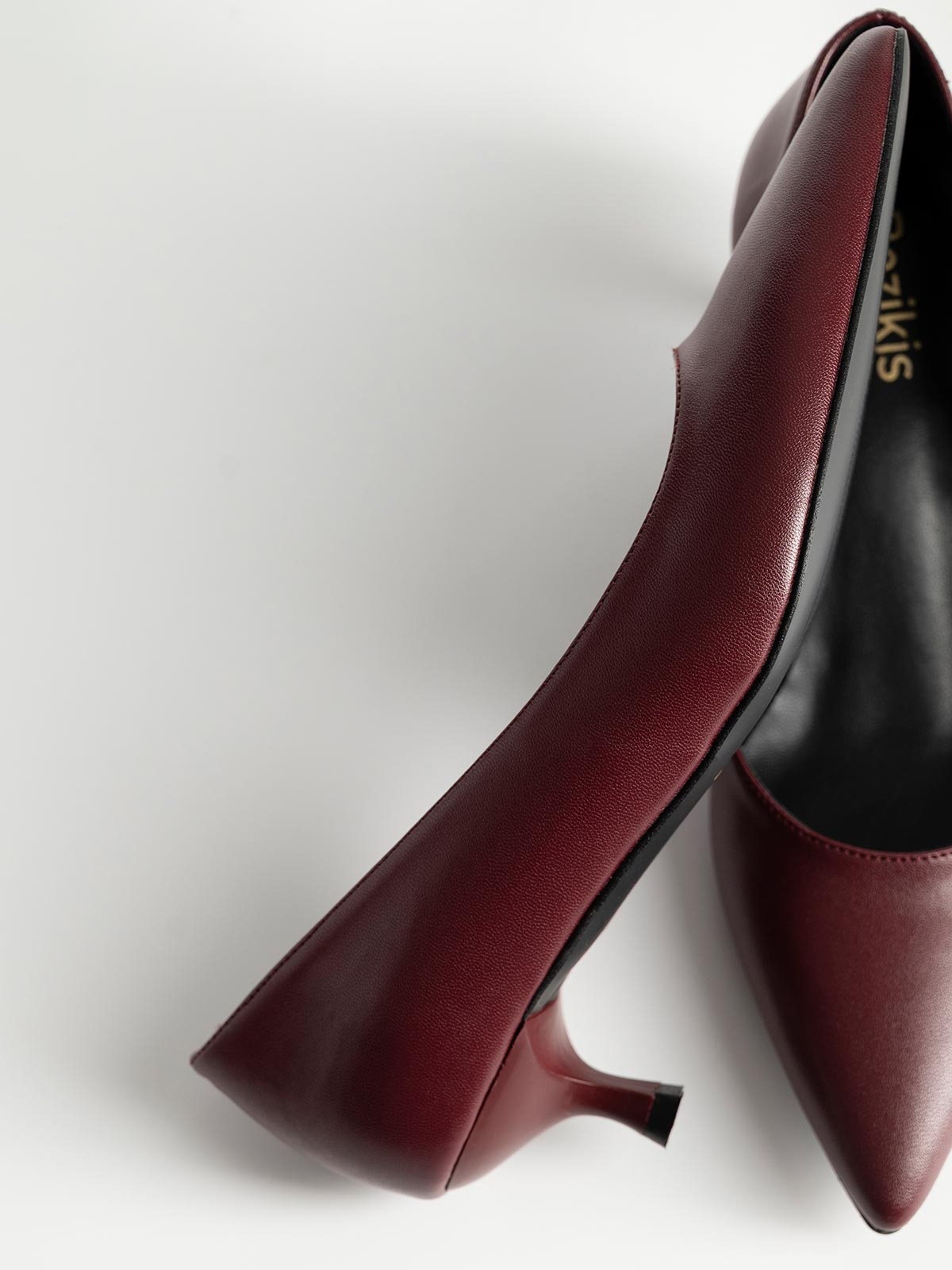 Γόβες BOZIKIS μυτερές με kitten heel