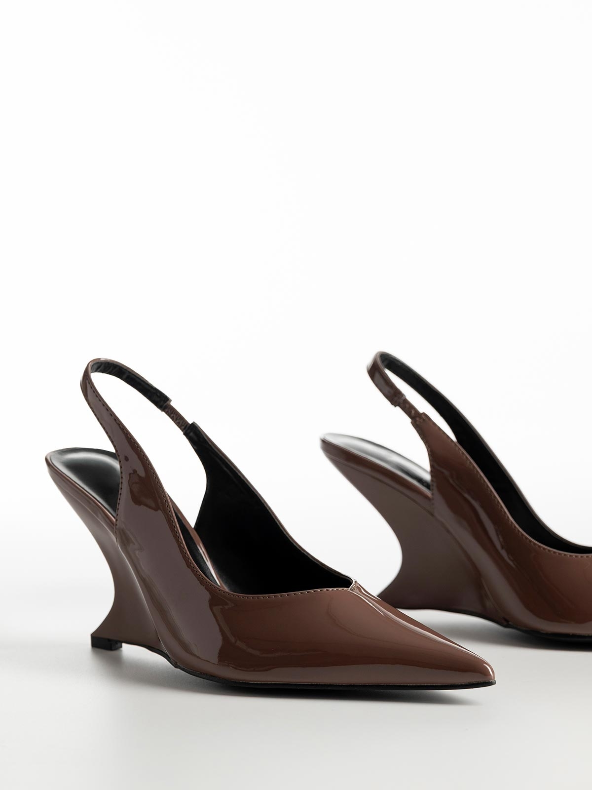 Λουστρίνι γόβες openheel με τακούνι πλατφόρμα