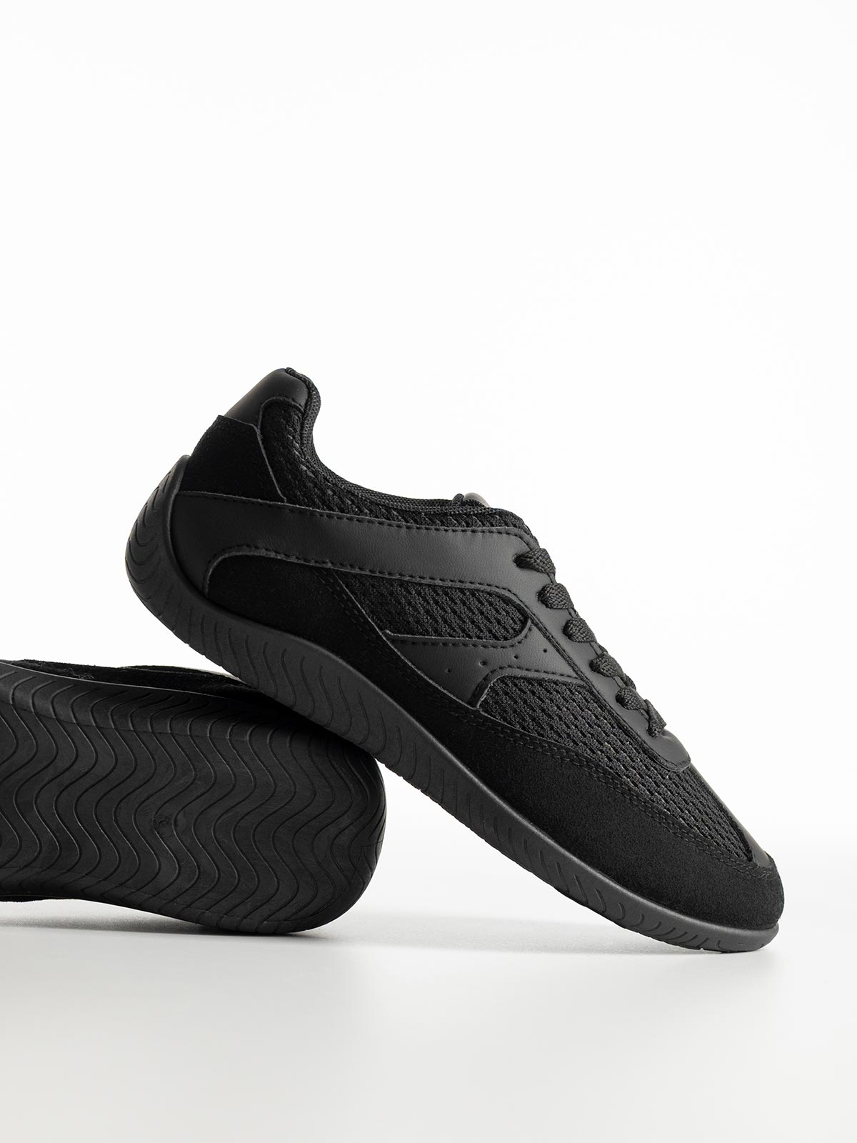 Basic sneakers