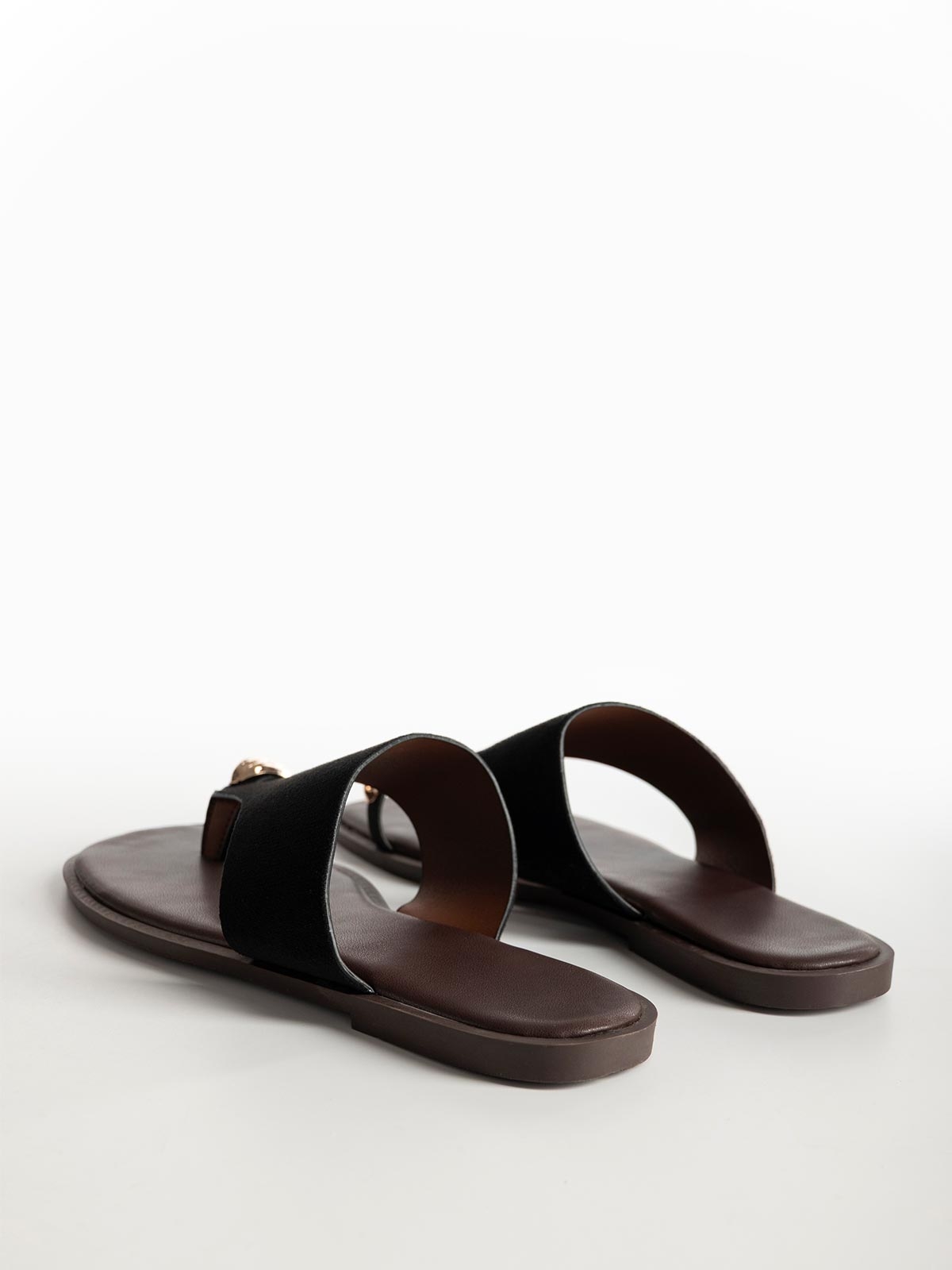 Σανδάλια με suede φάσα & toe ring