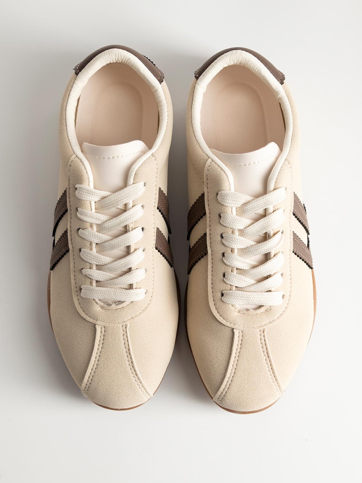 Basic sneakers με κορδόνια