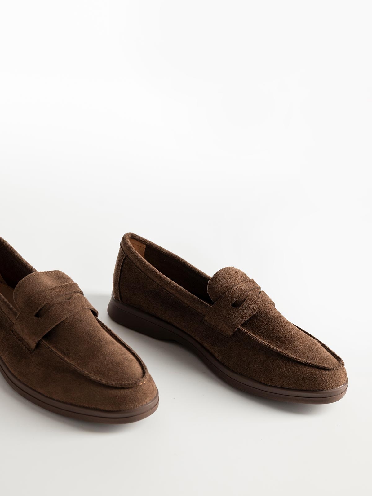 Σουέτ loafers με στρογγυλή μύτη