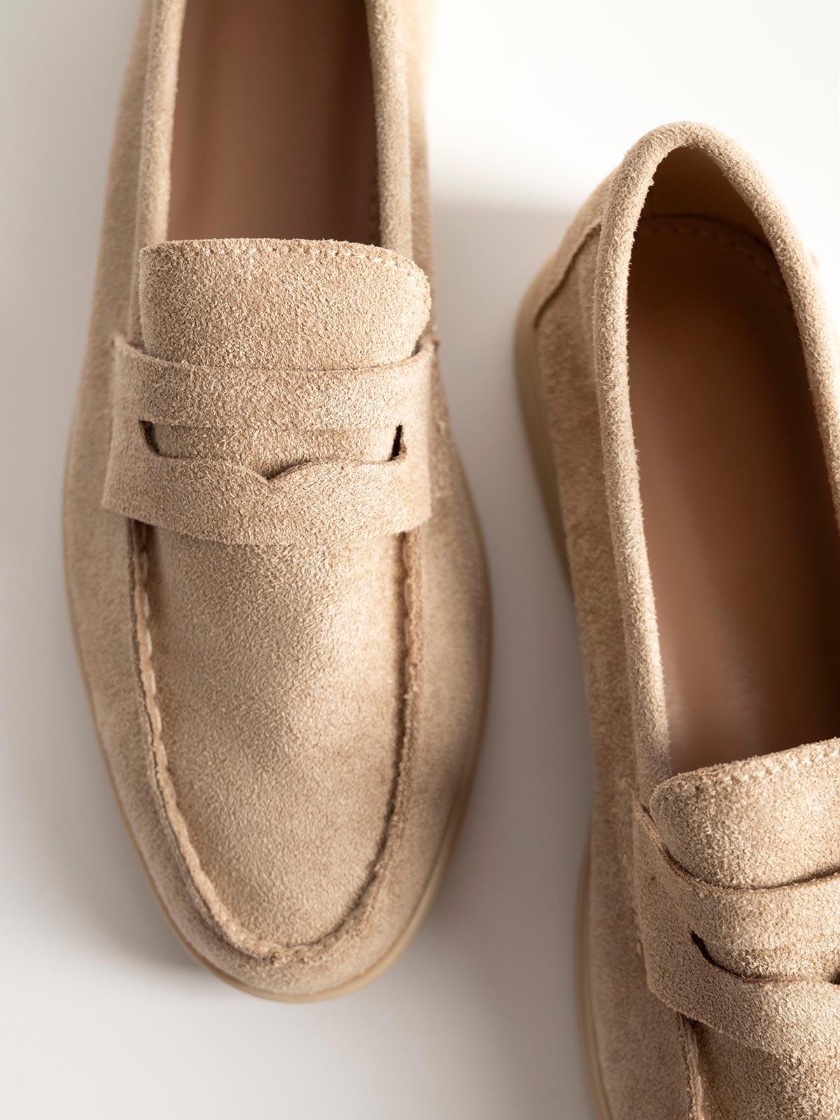 Σουέτ loafers με στρογγυλή μύτη