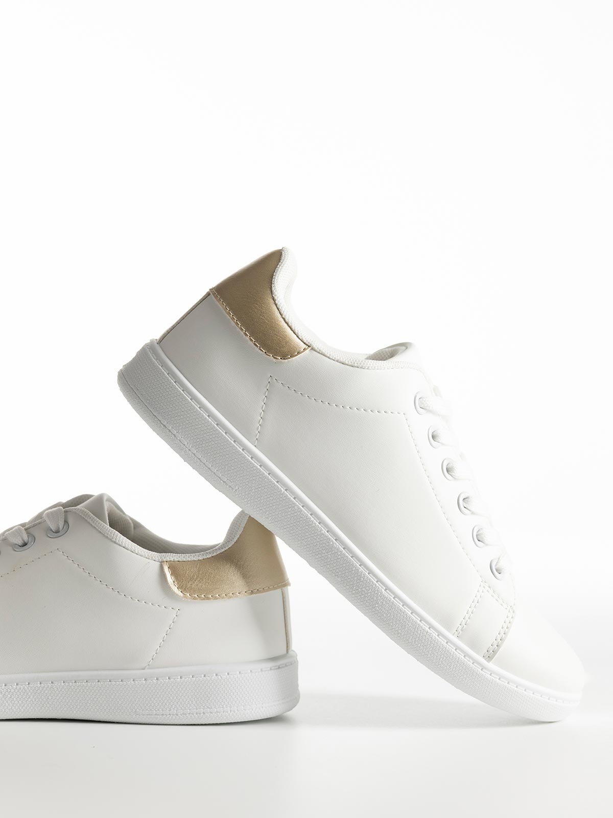 Basic sneakers με κορδόνια