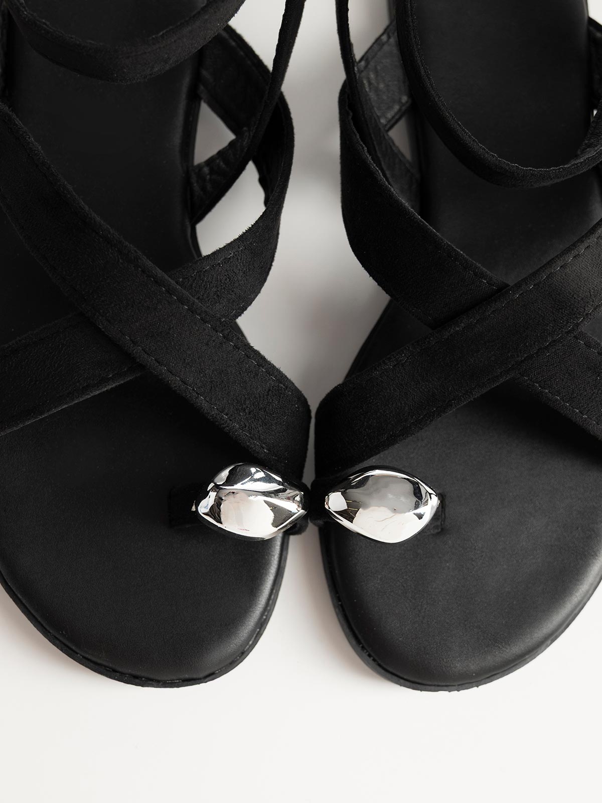 Σανδάλια suede με toe ring