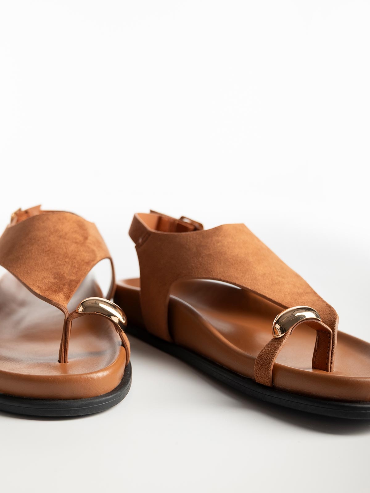 Σανδάλια σουέτ με δίχαλο & toe ring