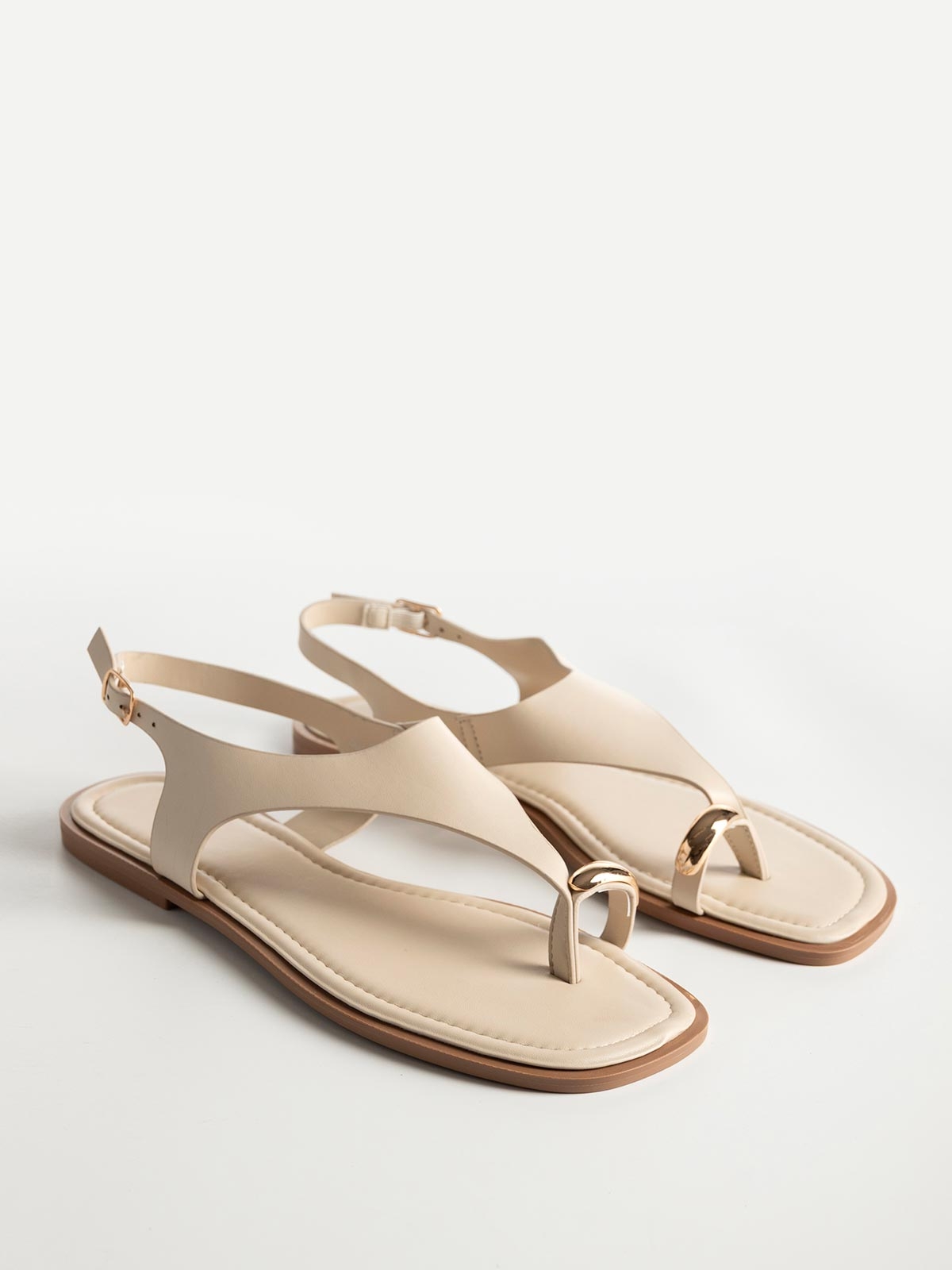 Σανδάλια με φάσα & toe ring