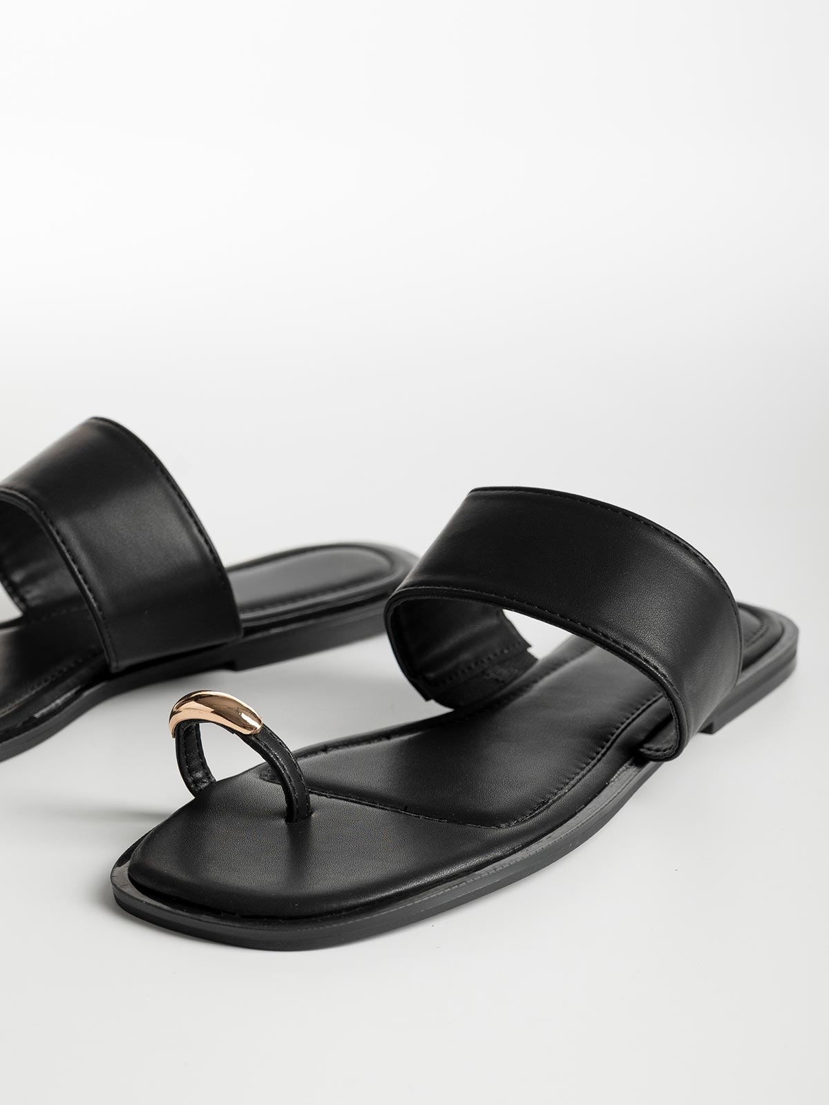 Σανδάλια με φάσα & toe ring