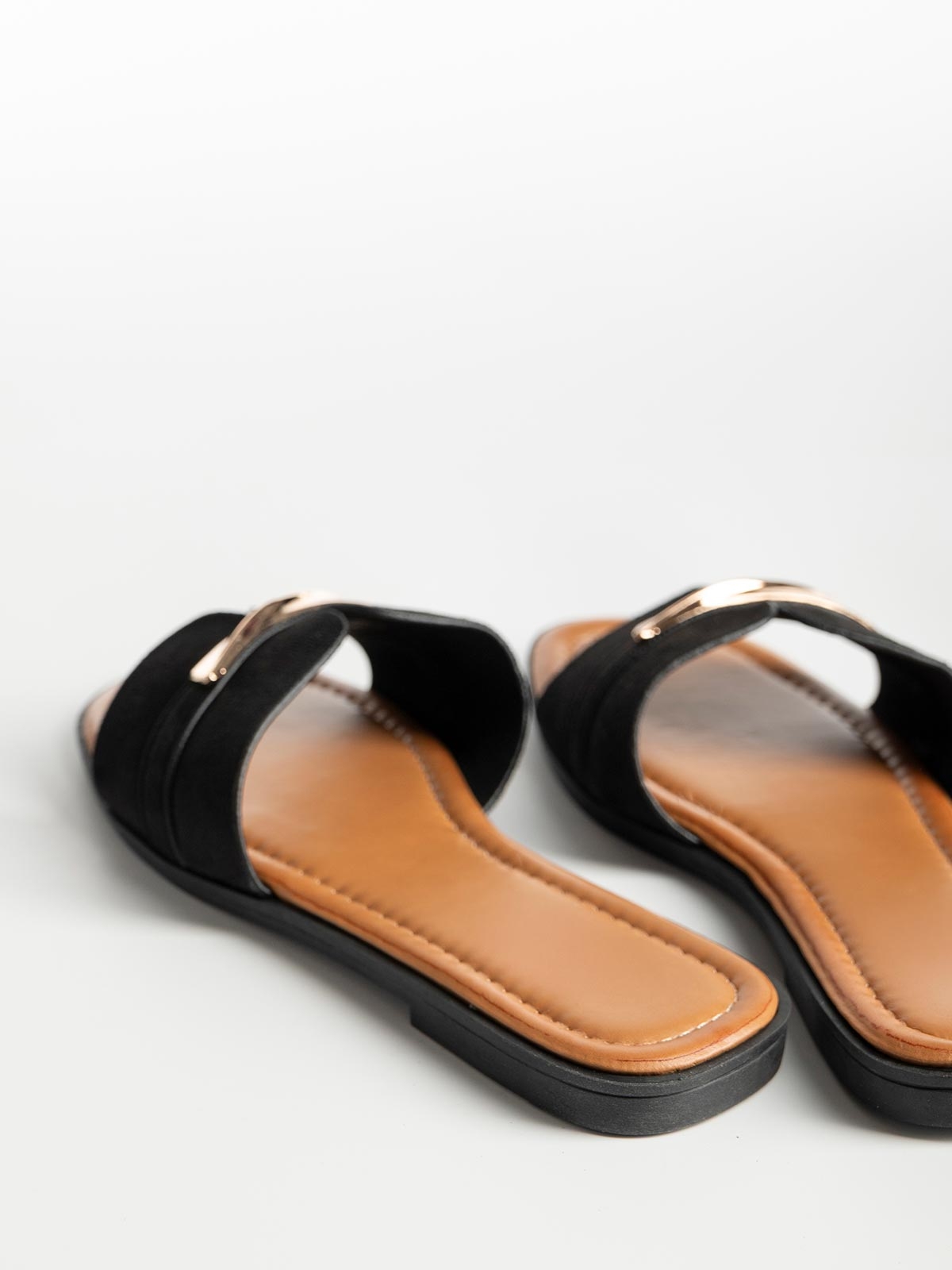 Flat σανδάλια suede με φάσα