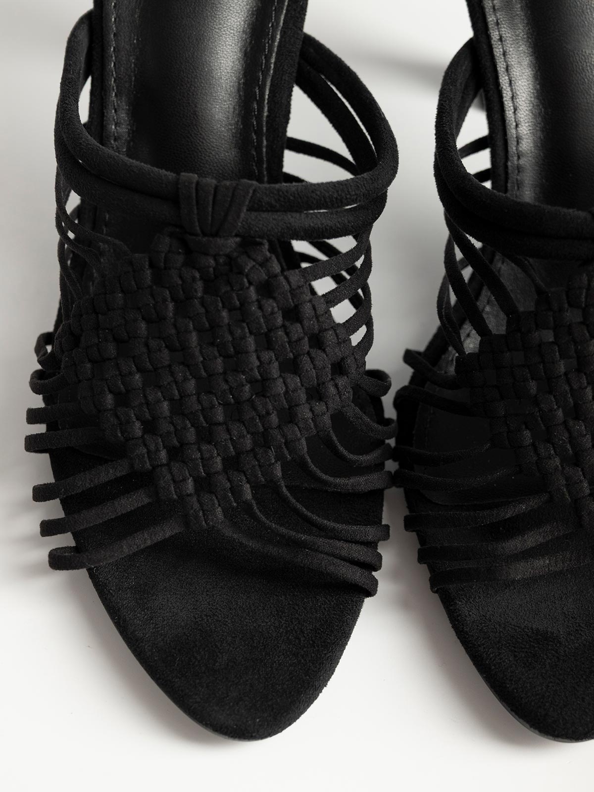 Mules suede με πλεκτά λουράκια & λεπτό τακούνι