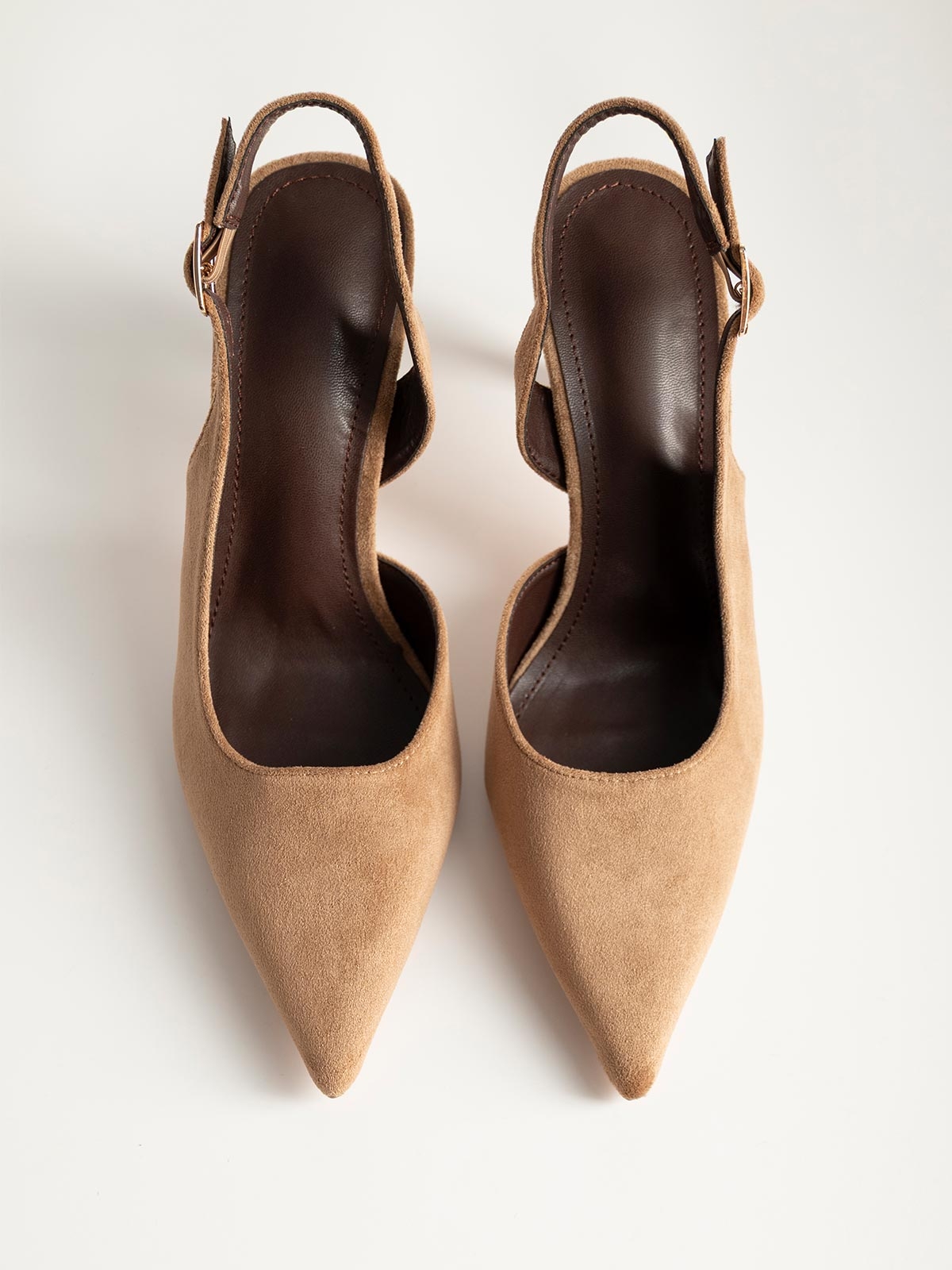 Μυτερές suede γόβες slingback με λεπτό τακούνι