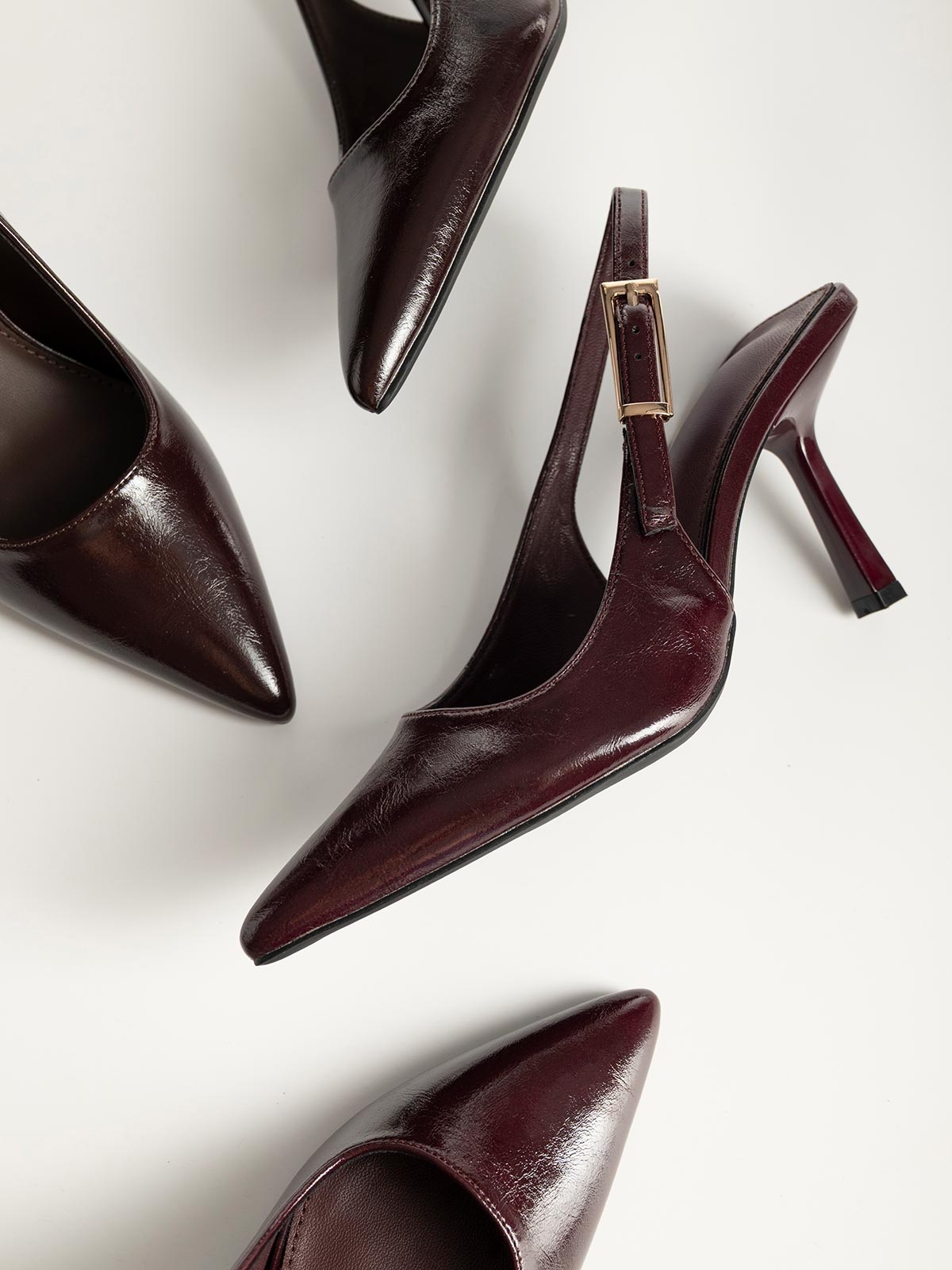 Μυτερές γόβες slingback με λεπτό τακούνι