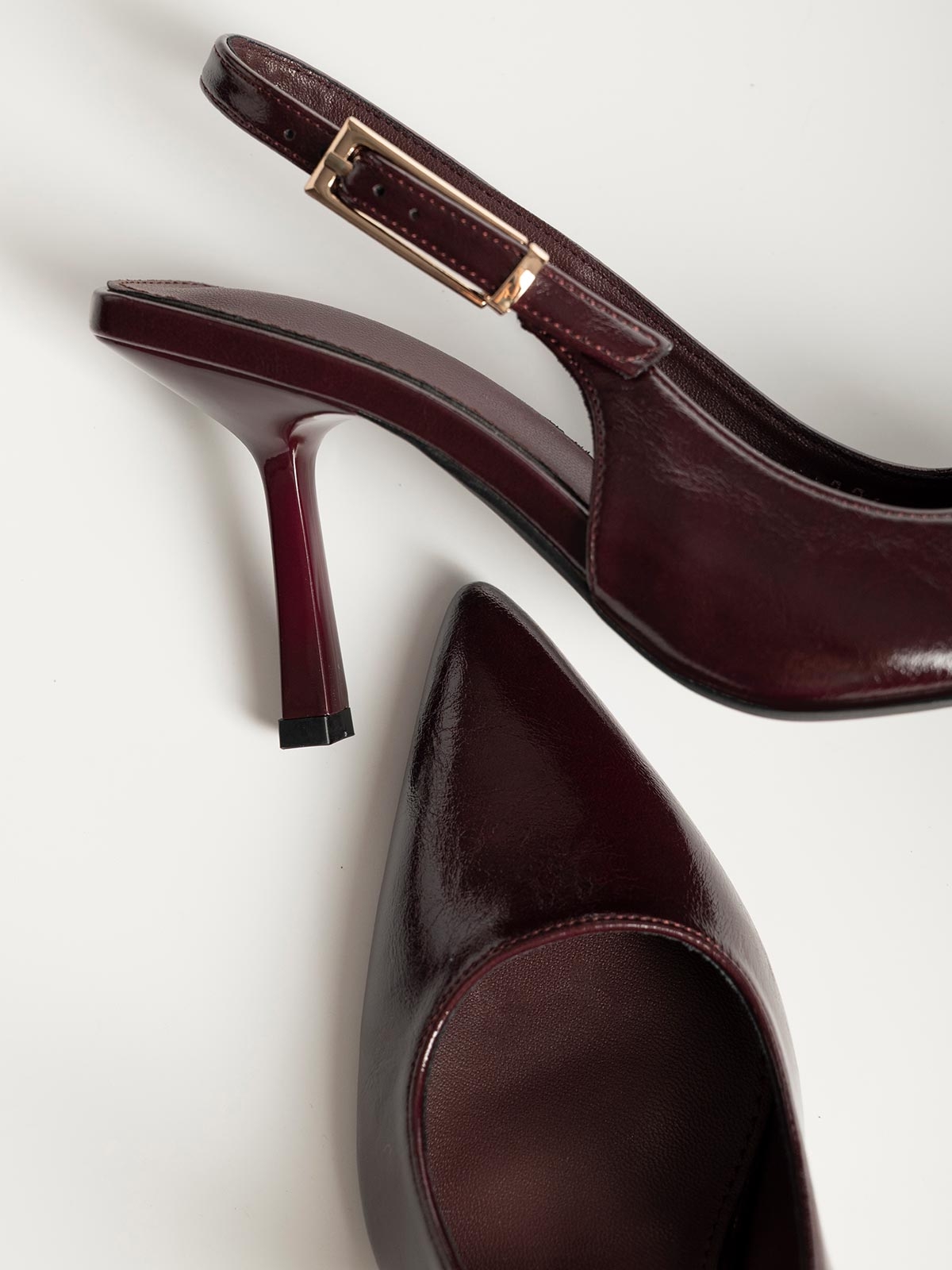 Μυτερές γόβες slingback με λεπτό τακούνι