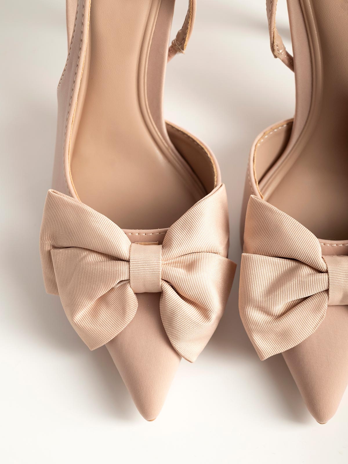 Μυτερές γόβες slingback με φιόγκο & λεπτό τακούνι