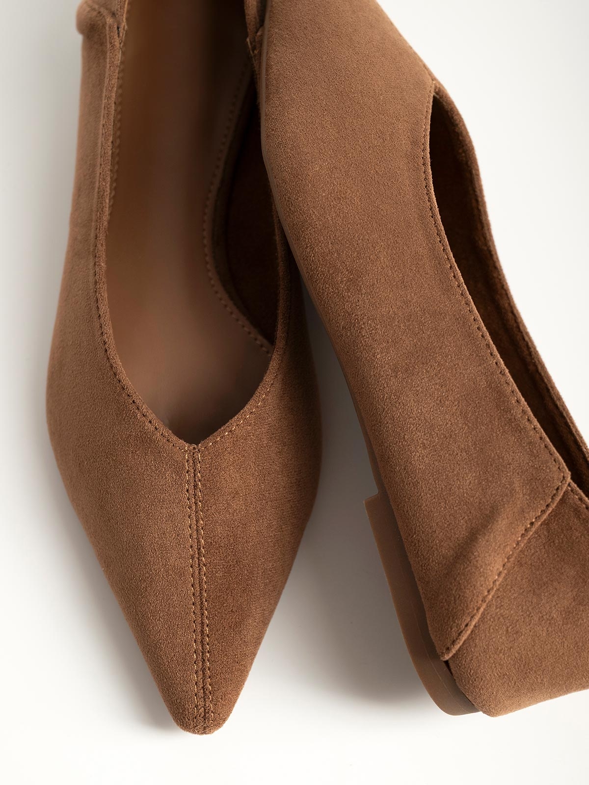 Μυτερές suede μπαλαρίνες