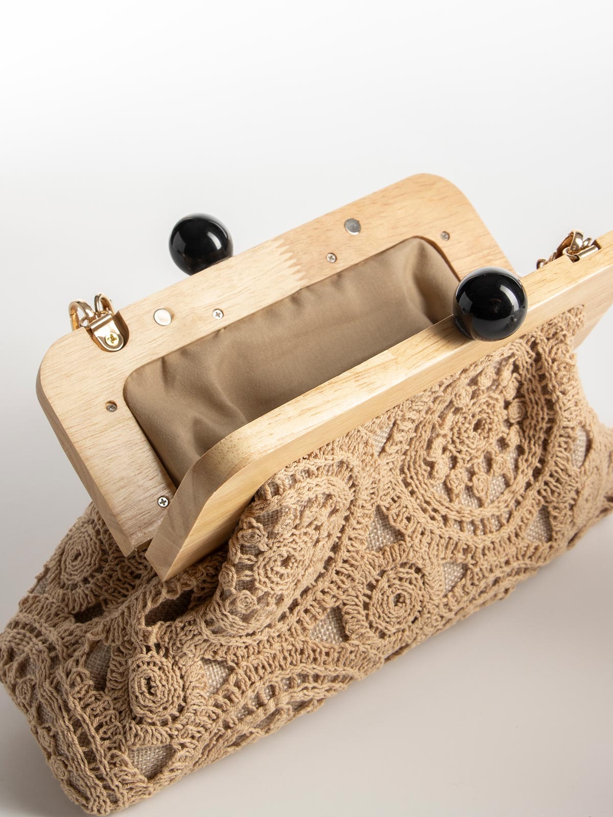 Τσαντάκι clutch με κέντημα & χιαστί αλυσίδα