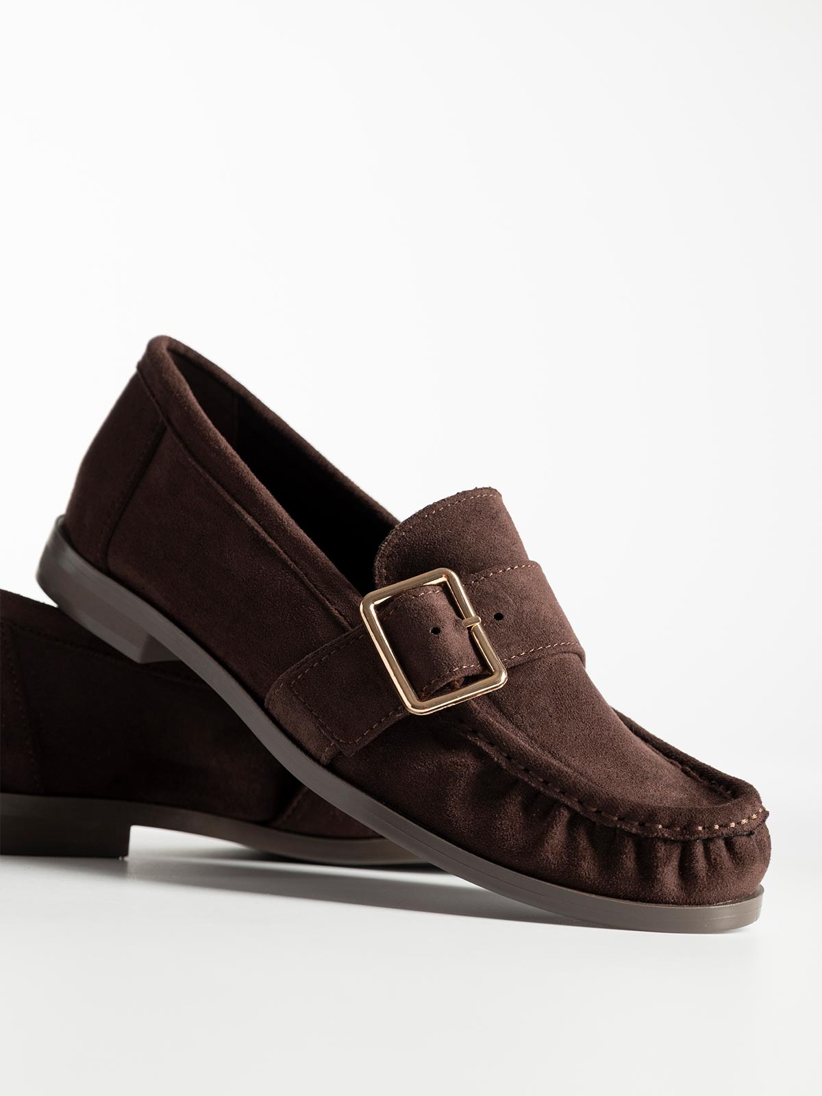 Suede loafers με αγκράφα & στρογγυλή μύτη