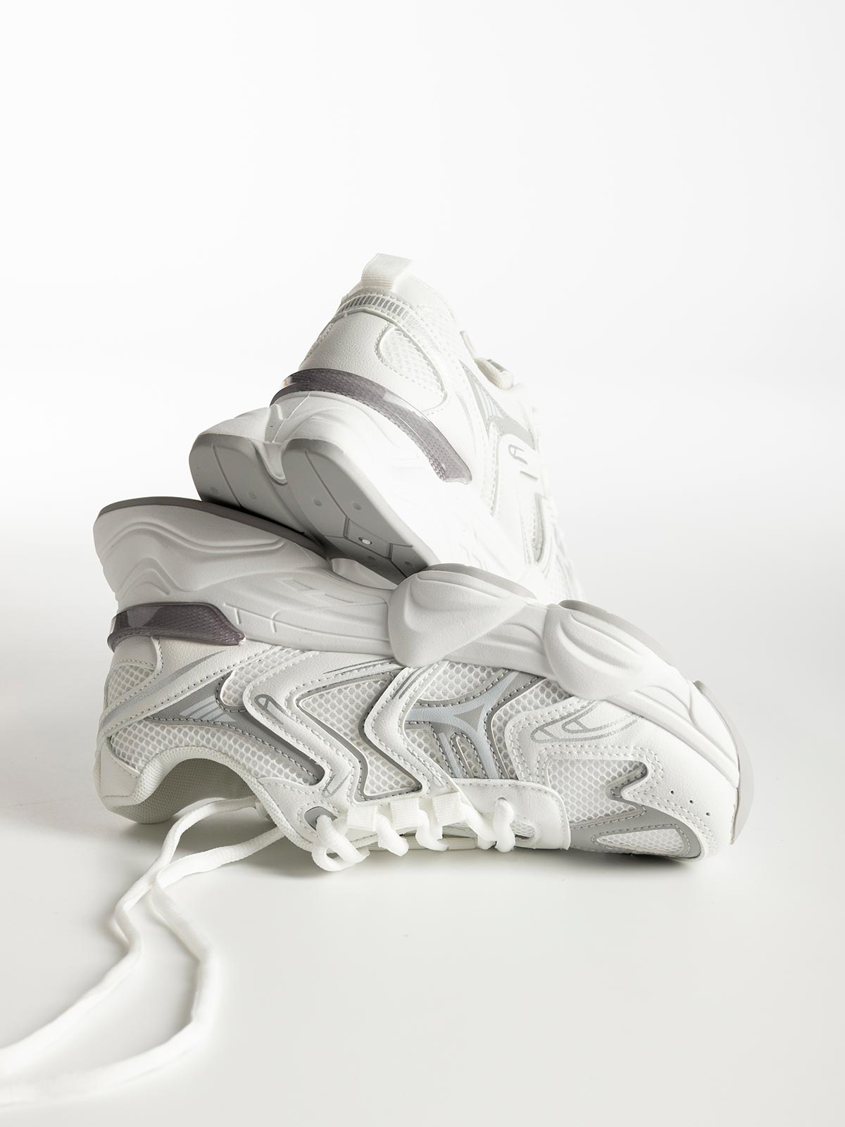 Chunky sneakers με συνδυασμό υλικών & τρακτερωτή σόλα