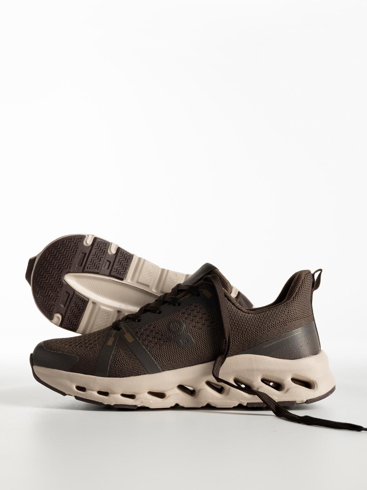 Sneakers με ελαστικό ύφασμα & ανάγλυφη σόλα