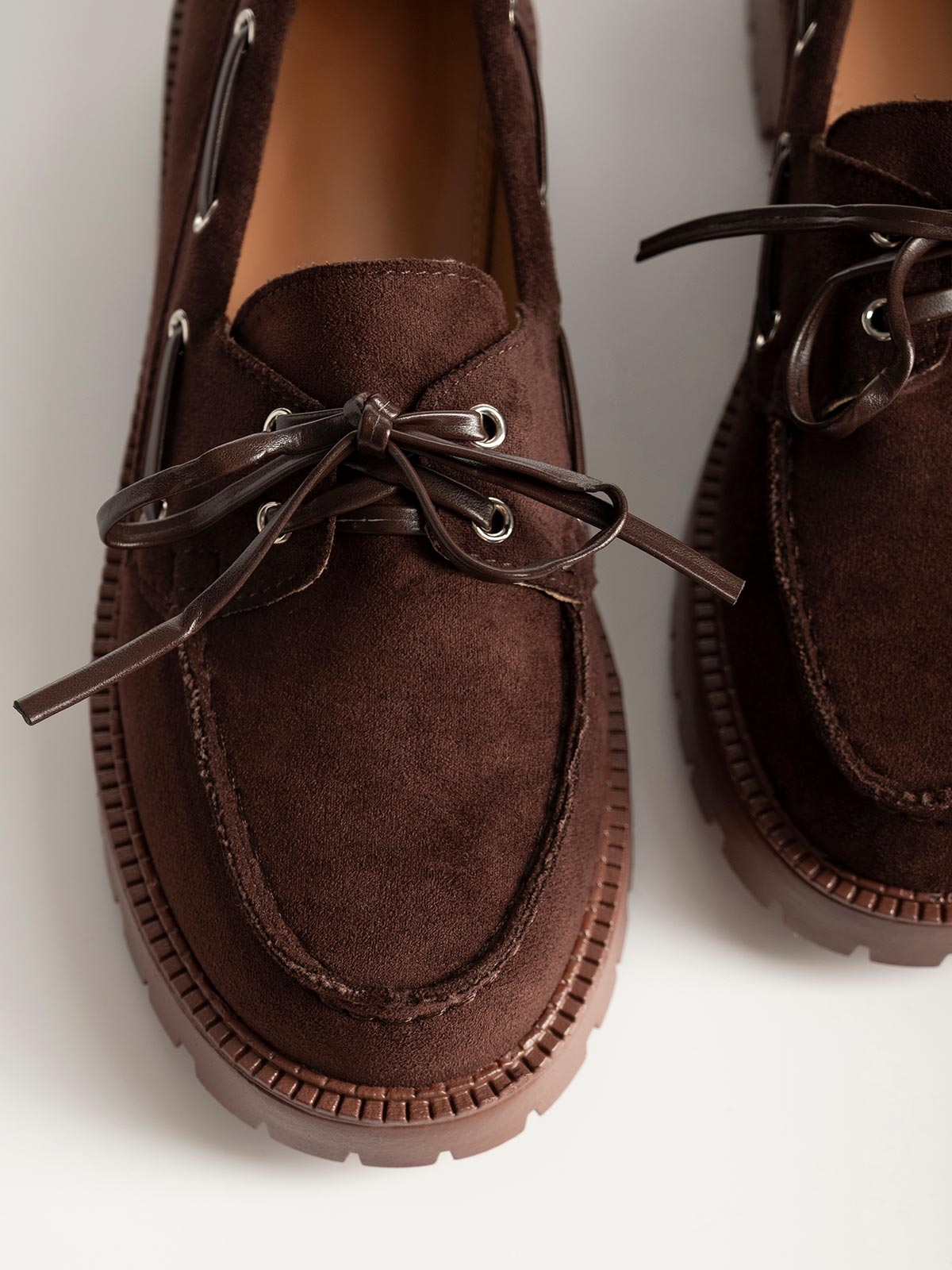 Suede loafers με κορδόνια & τρακτερωτή σόλα
