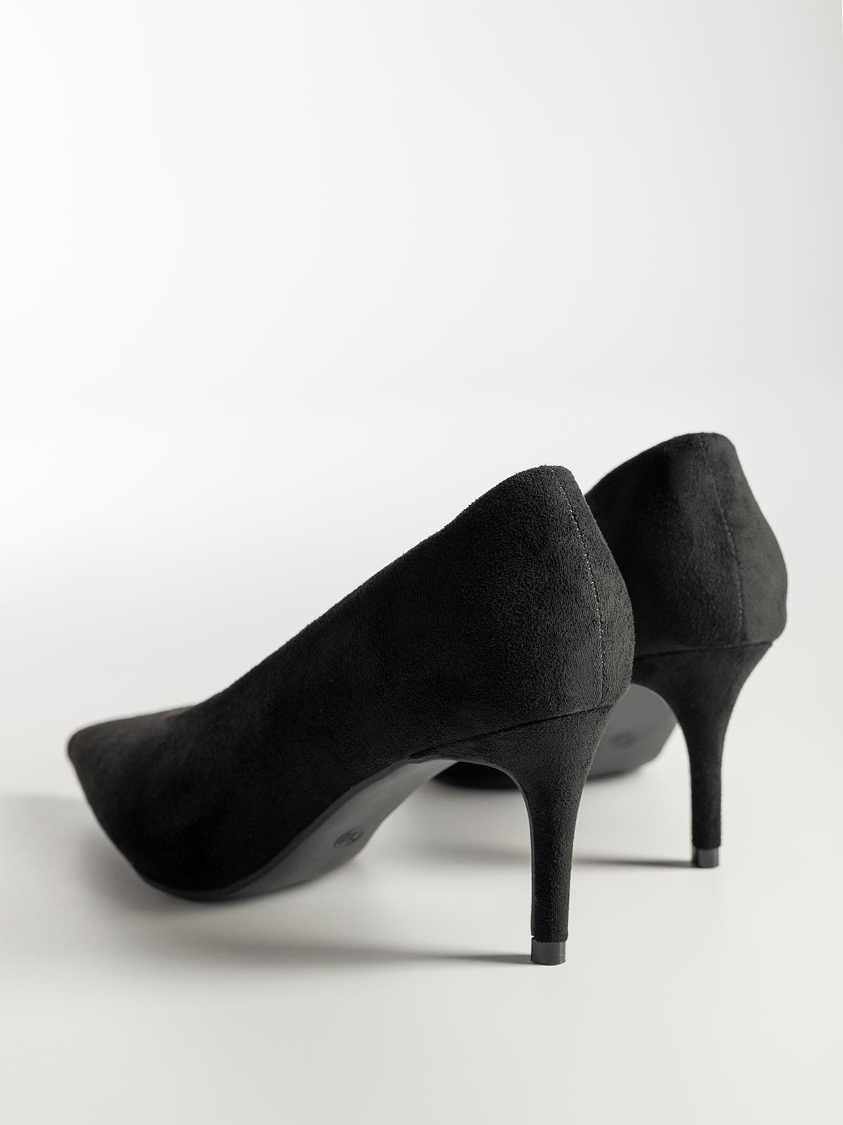 Γόβες suede με μυτερή μύτη & λεπτό τακούνι
