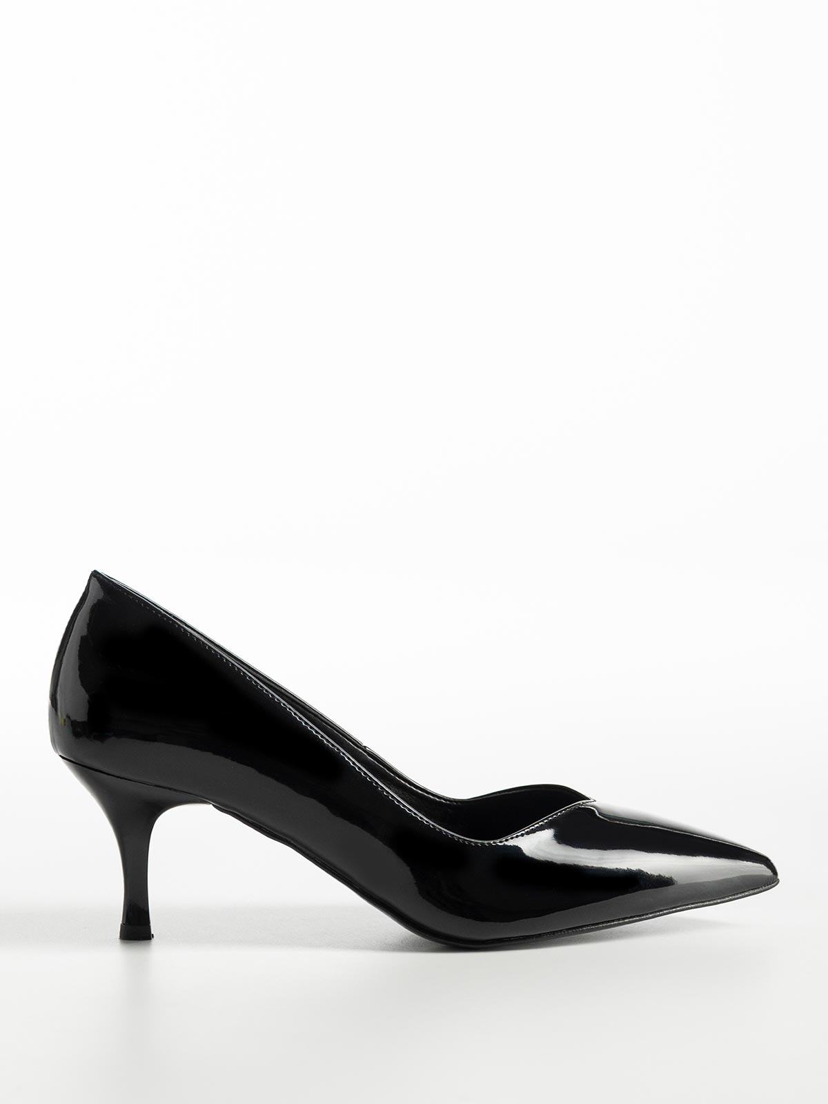 Γόβες λουστρίνι με μυτερή μύτη & kitten heel