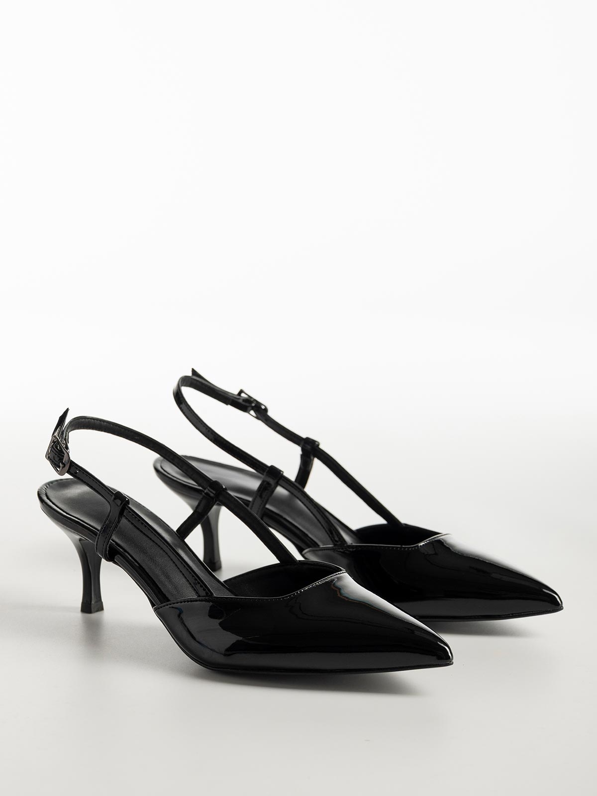 Μυτερές λουστρίνι γόβες slingback με λεπτό τακούνι