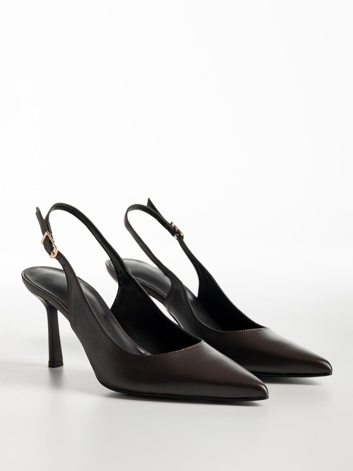 Μυτερές γόβες slingback με λεπτό τακούνι