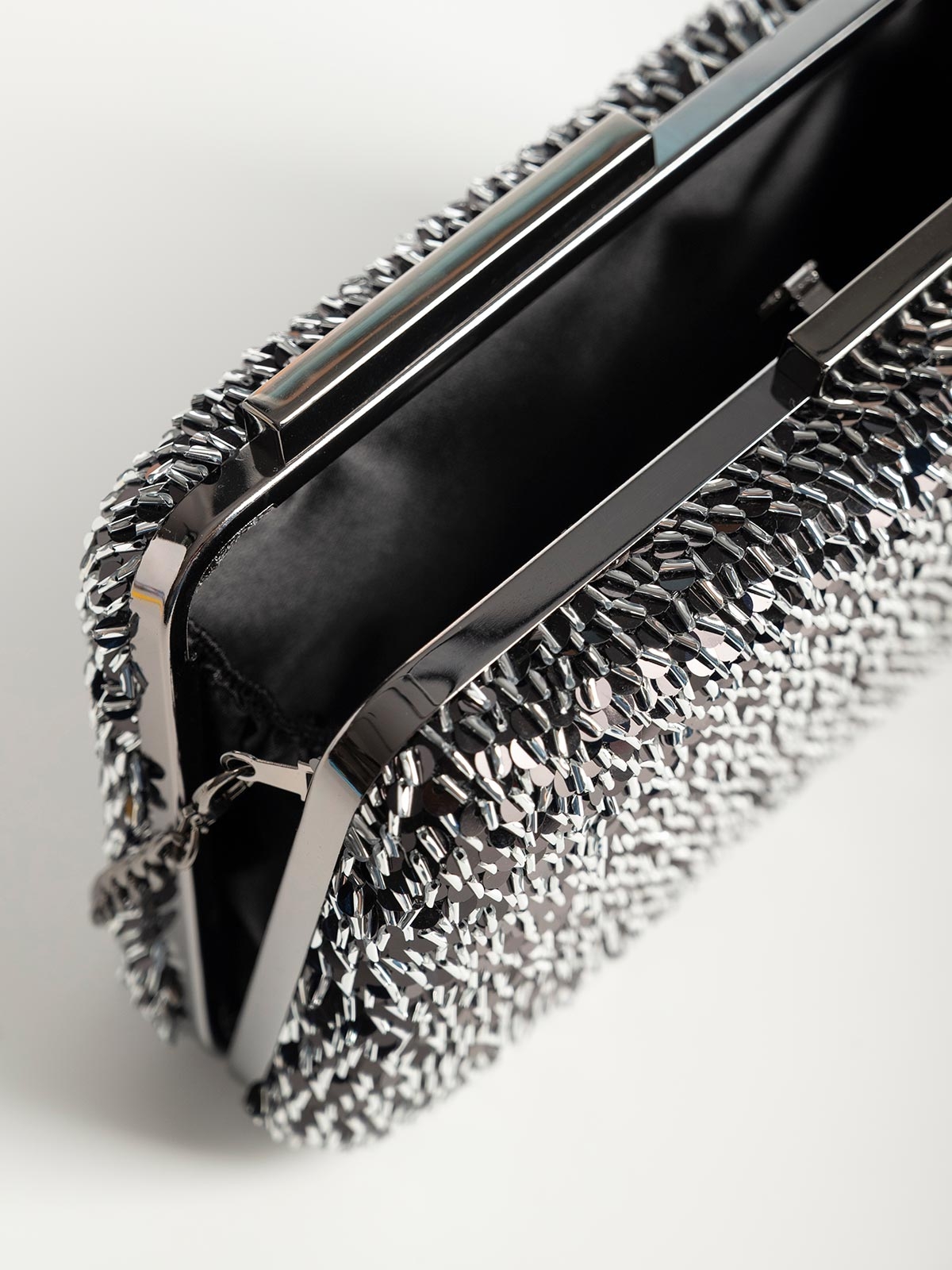 Clutch με παγιέτες & αποσπώμενη αλυσίδα