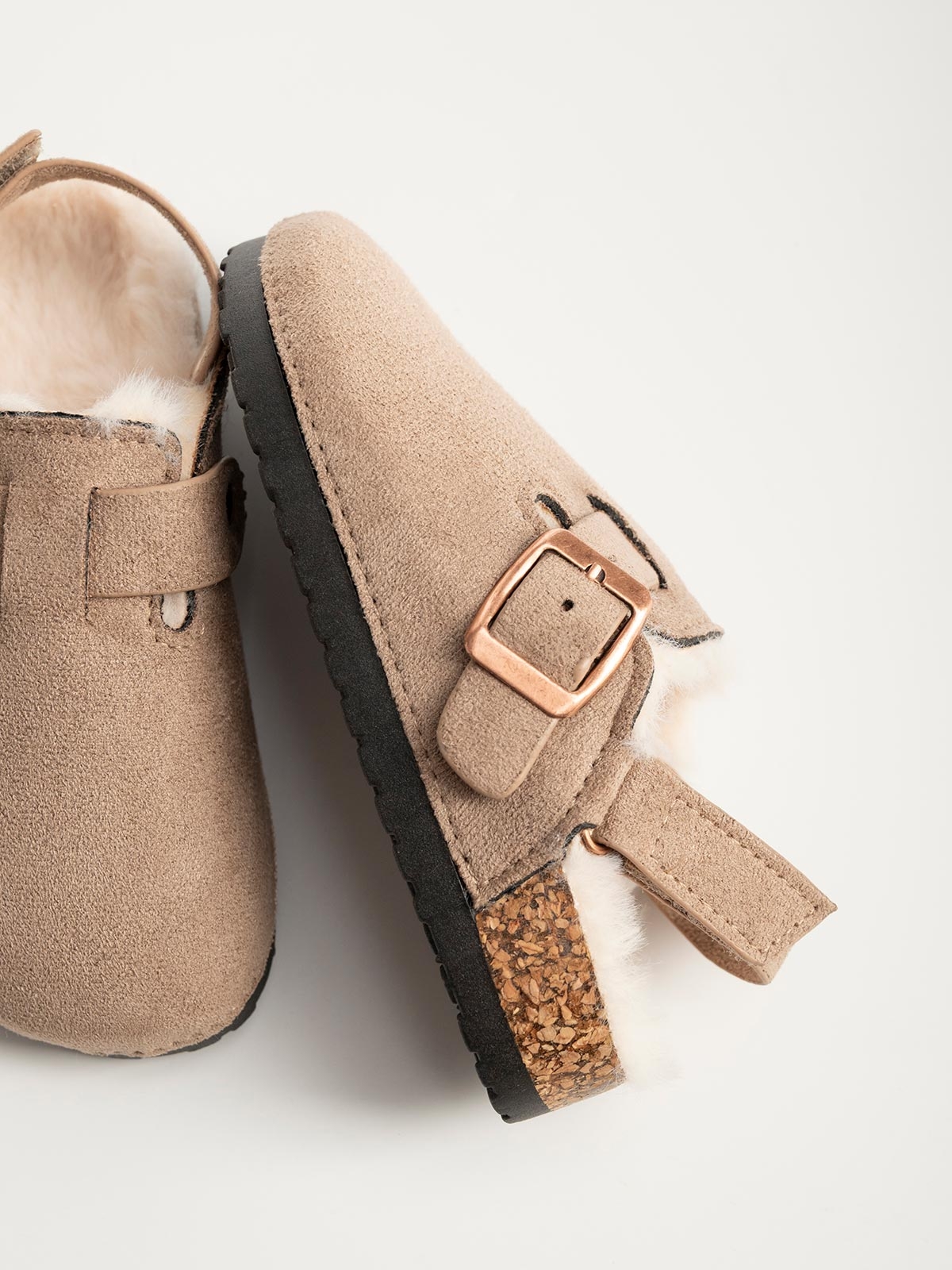 Παιδικά suede clogs με γούνα