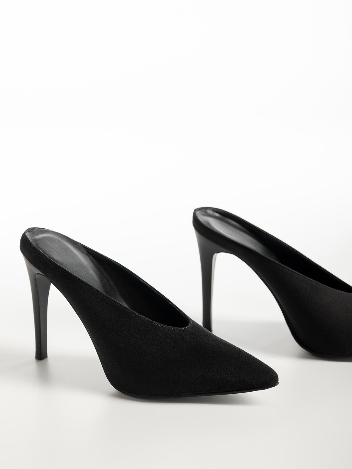 Mules BOZIKIS x Gin suede μυτερά με ψηλό λεπτό τακούνι